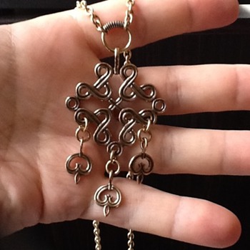 Karelian plaited ribbon motif - Fine Jewelry