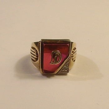 Vintage 10k "Initial" D Ring