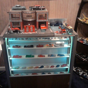 Old 1970 Berg cosmetic revolving cabinet works great,,, - Model Cars