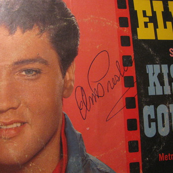Elvis signature on Kissin Cousins 45 rpm picture sleeve - Records
