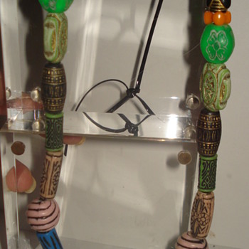 BEADS NECKLACE. ANY IDEAS FROM WHERE IT COULD BE FROM? THANKS!