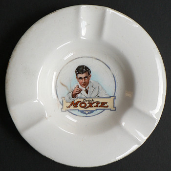Moxie soda ash tray - Tobacciana