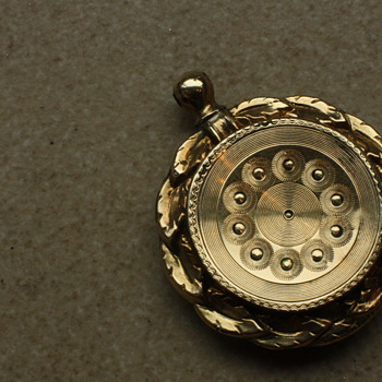Victorian 9 carat gold locket - Fine Jewelry