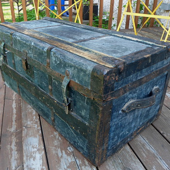 Late 1800's "Blue Boy" trunk - Furniture