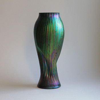 Rindskopf spiral form ribbed vase - Art Glass