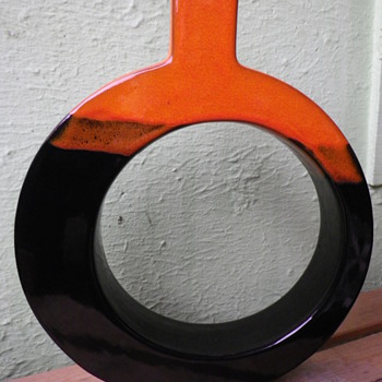 Can Anybody Help Me Identify This Vase? - Art Pottery