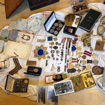 World War one and two medals postcards badges part1 - Military and Wartime