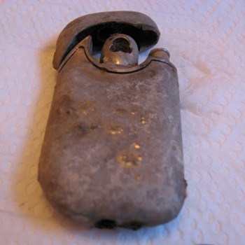 An Old Lighter ...Unknown brand - Tobacciana