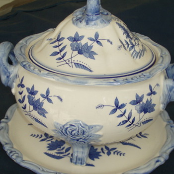 Blue and white Tureen