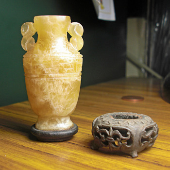 Yellow jade snuff bottle
