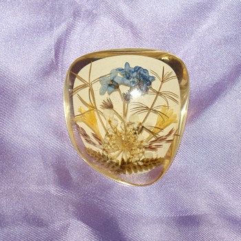 Vintage Lucite Pin With Dryed Flowers - Costume Jewelry