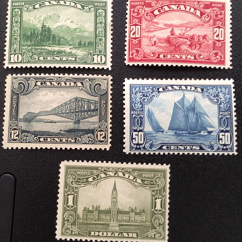1929 Canadian Stamps - Fine Unhinged - Including Bluenose