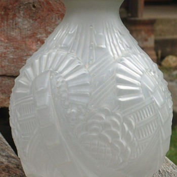 An Art Deco Table Lamp Base - Art Glass