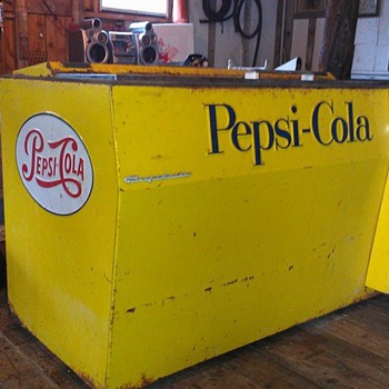 Yellow Pepsi pop machine - Advertising