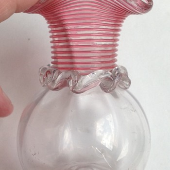 Small cranberry trailed glass vase - Art Glass