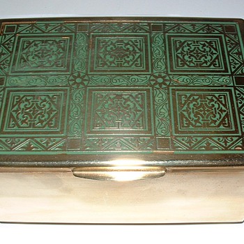 Brass with green enamel inlay box - Advertising