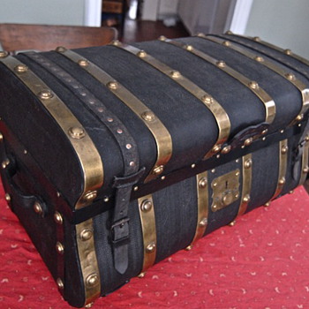 Antique Jenny Lind trunk 1860 - Furniture