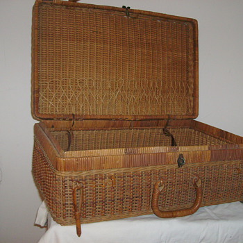 Early 1900's Wicker Rattan Suitcase   (Not A Picnic Basket)