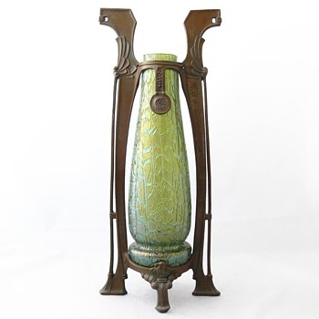 Bohemian (Kralik/Rindskopf?) vase with mount - Art Glass
