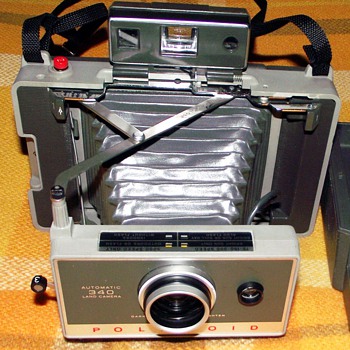 1976-polaroid 340 land camera+2 photos-part 2.