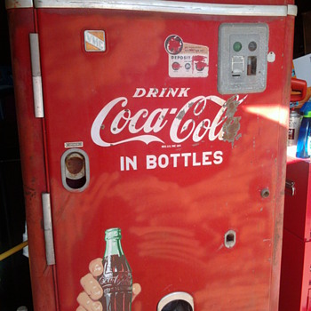 VMC 242 Coca-Cola Machine