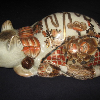 Kutani sleeping cat