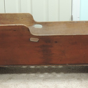 Cradle Made of Maple and Oak - American mid-late 1800's - Furniture