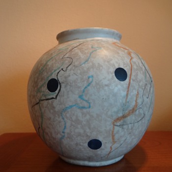 VINTAGE SANQUEIRM VASE  - Art Pottery