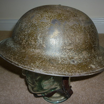 Standard British WW1 steel helmet. - Military and Wartime