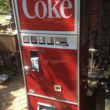 Vintage coke machine! - Coca-Cola
