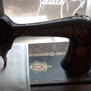 1800's Singer Sewing Machine - Sewing