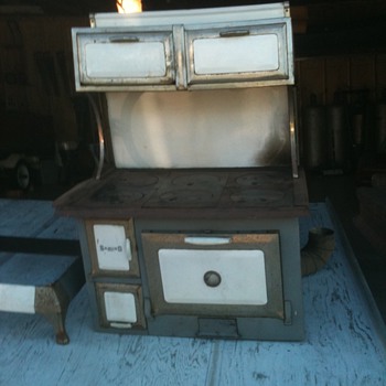 American Range Corp. Sanico Coral wood cook stove