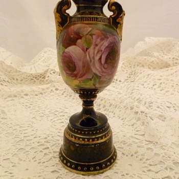 Ernst Wahliss Royal Vienna bolted urn/vase (1899-1918) artist signed - Art Pottery