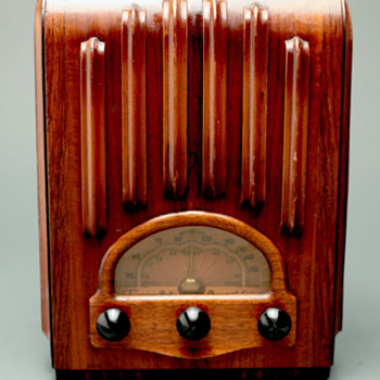 Emerson Model AU213 "Ingraham Cabinet" Tube Radio - Radios