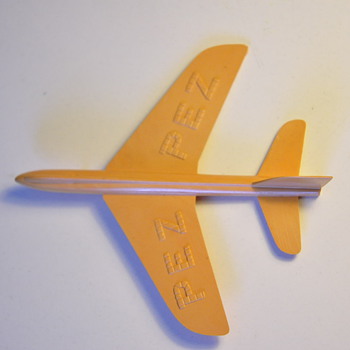 PEZ airplane - Toys