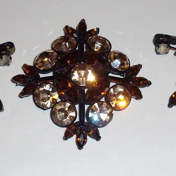 Weiss Amber rhinestone set.