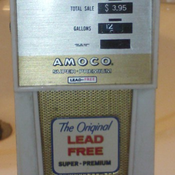 gas pump shaped am radio