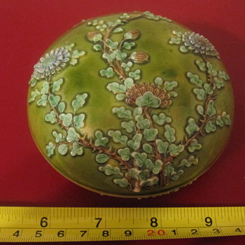 antique cosmetic powder box porcelain asian chrysanthemum