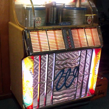 Wurlitzer 1550 Jukebox - Coin Operated