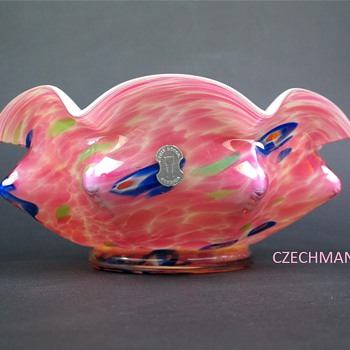 KRALIK ART DECO GLASS "KNUCKLE" BOWL PINK CONFETTI WITH MILLEFIORI IRIS DECOR ORIGINAL LABEL - Art Glass