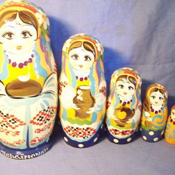 Can anyone help me understand these nesting dolls. - Dolls