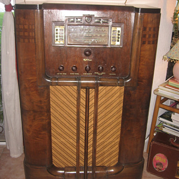 1938 RCA Victor 811K Radio - Radios