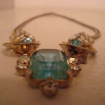 Pretty necklace (even if it needs repair)