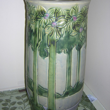 Roseville Vista Umbrella Stand