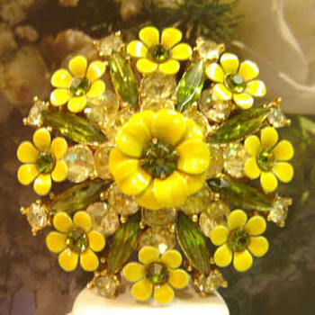Excellent Multiple Flower's and Rhinestone Enamel Brooch  - Costume Jewelry