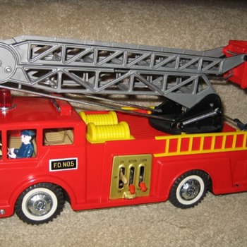 Very RARE Daisy-Matic B/O Fire Engine & Ideal Ladder Truck
