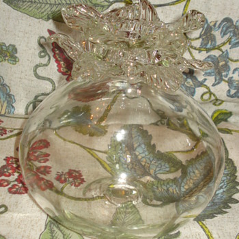 FLOWER TOP GLASS VASE. ANY IDEA WHO MADE THIS? - Art Glass