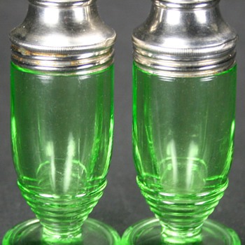 Vintage Art Deco Green Vaseline Uranium Depression Glass Salt & Pepper Shakers