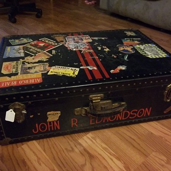 Very unique steamer trunk or luggage - Furniture