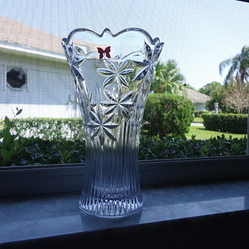 a VASE FROM WATERFORD - Glassware